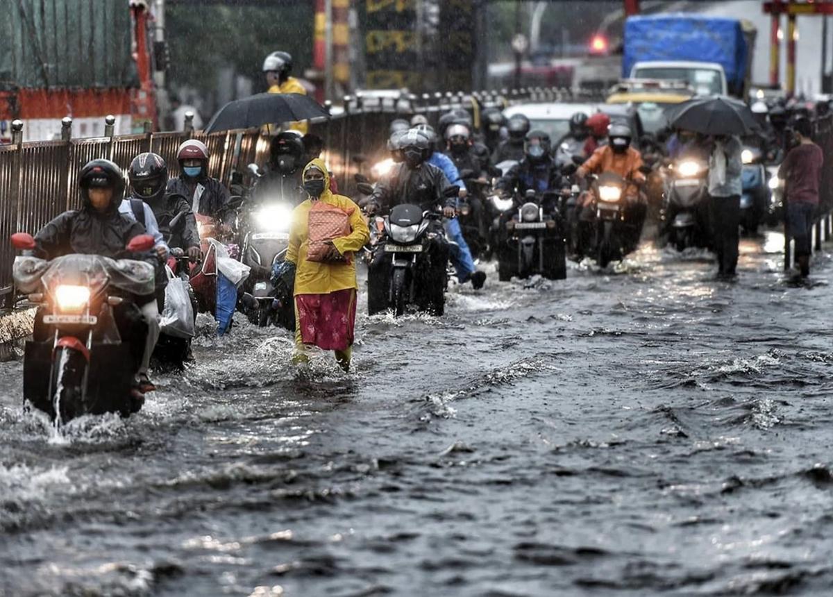 Flooded city streets are dangerous to navigate. Photo credit: Ronie/Pixahive