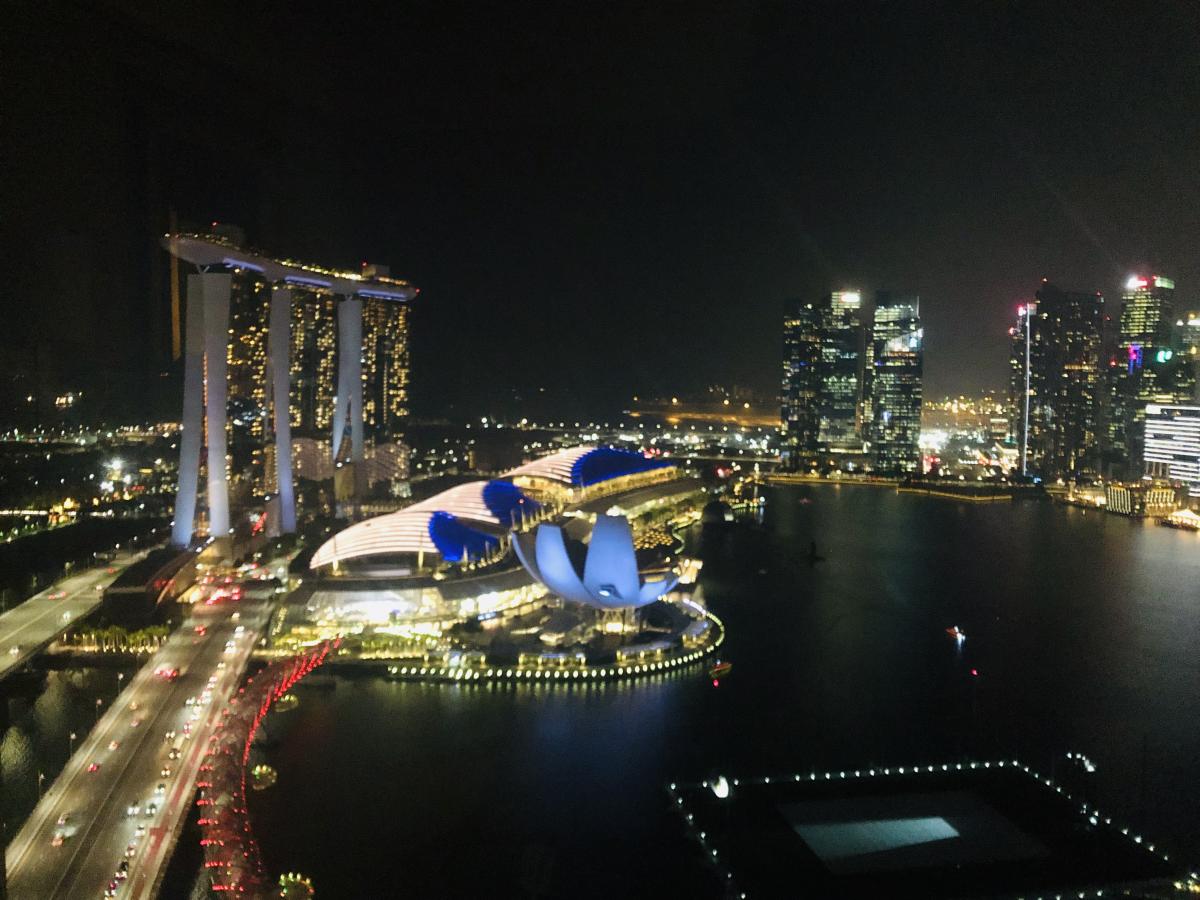 The mixed used developments along the Marina Bay in Singapore provides temporal vibrancy and diversity