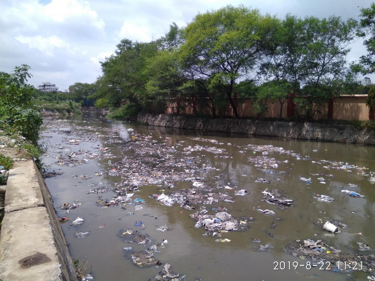 An inlet drain of a waterbody carrying significant pollution load in form of both contaminated water and solid waste, Hyderabad Credit: WRI India