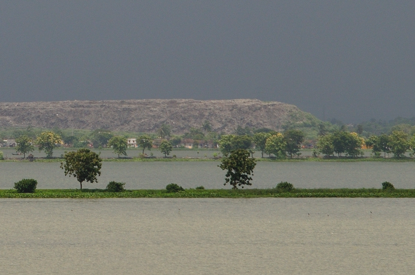 Towering garbage mountain at Dhapa, Kolkata