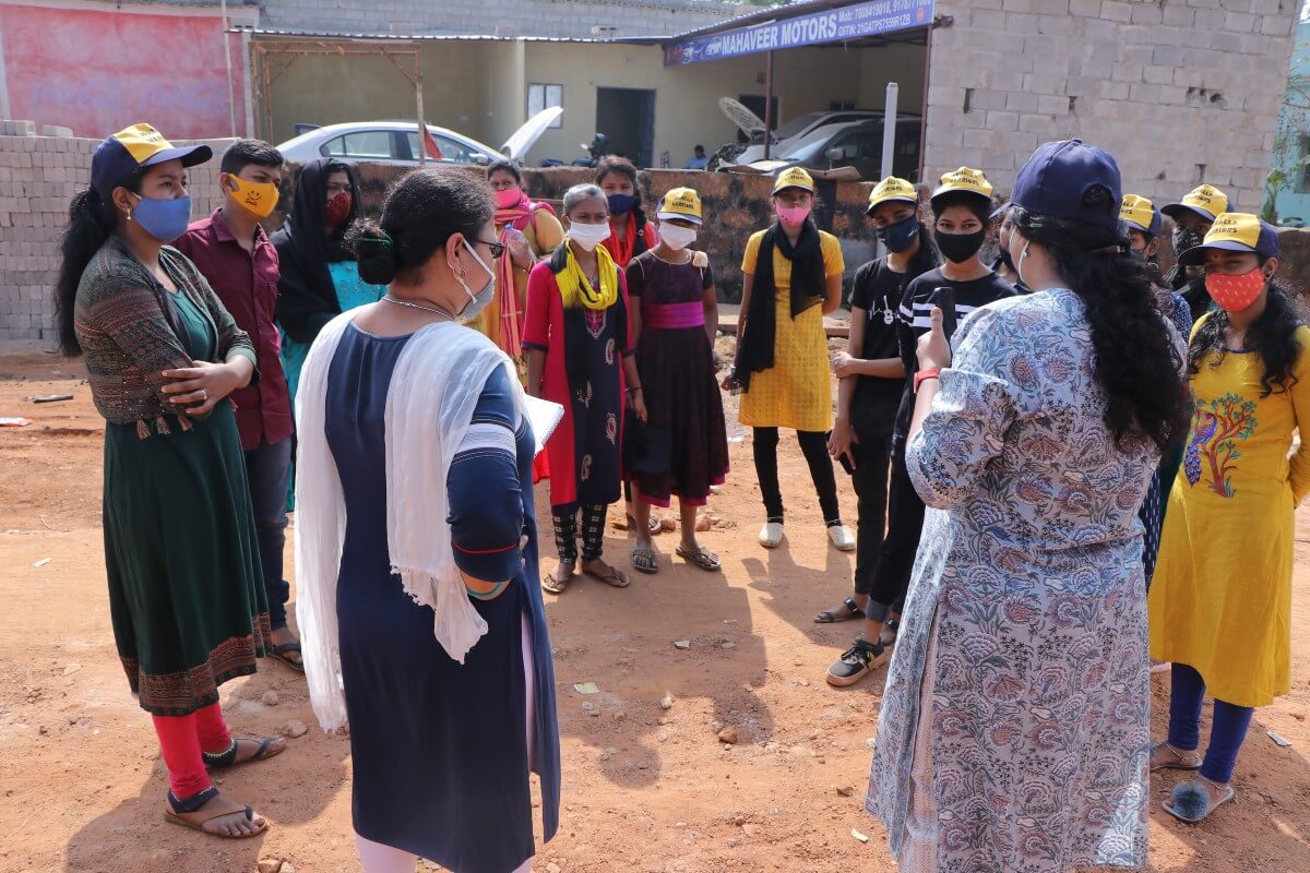 Team WRI India engaged with adolescents on a field trip to their neighborhood to analyze surroundings and identify important elements of a public space.