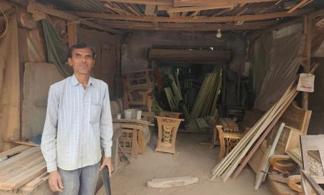 Owner of a furniture unit in Betul cluster