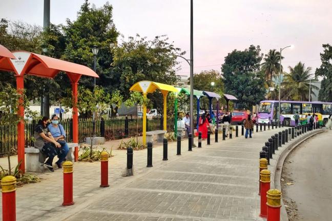 The pedestrian plaza at Balekundri Circle, Bengaluru. Bengaluru Smart City Limited and the city traffic police joined hands with WRI India to redesign this junction into a safe, pedestrian-friendly intersection. Photo by Chetan Sodaye/WRI India.