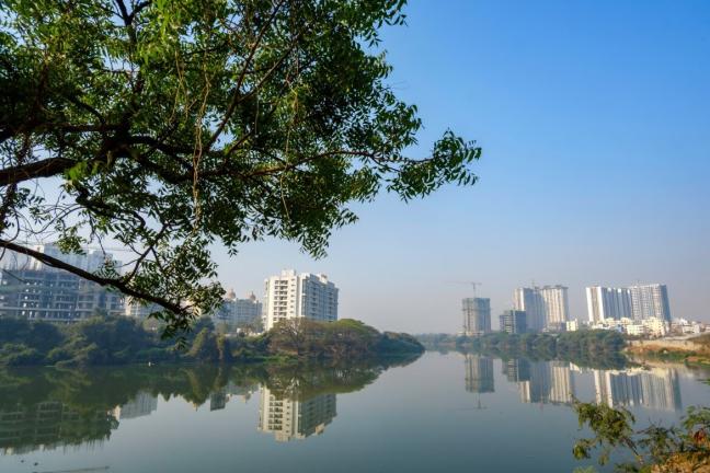A thriving water body amidst a city. Photo by Shutterstock