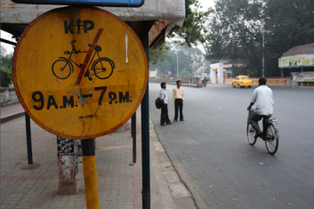 Kolkata’s battle for road space has been more than a decade old. Photo by Subhadeep Mondal/Flickr