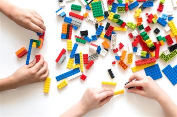 Playing with building blocks. Photo by Vilnius Lithuania/Shutterstock.